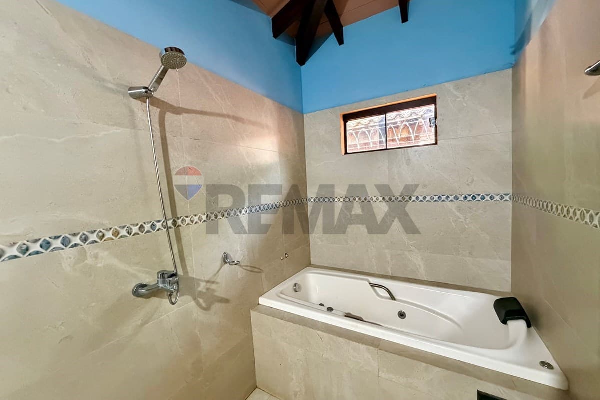 Casa en Avenida Orlando Matteucci - foto 7