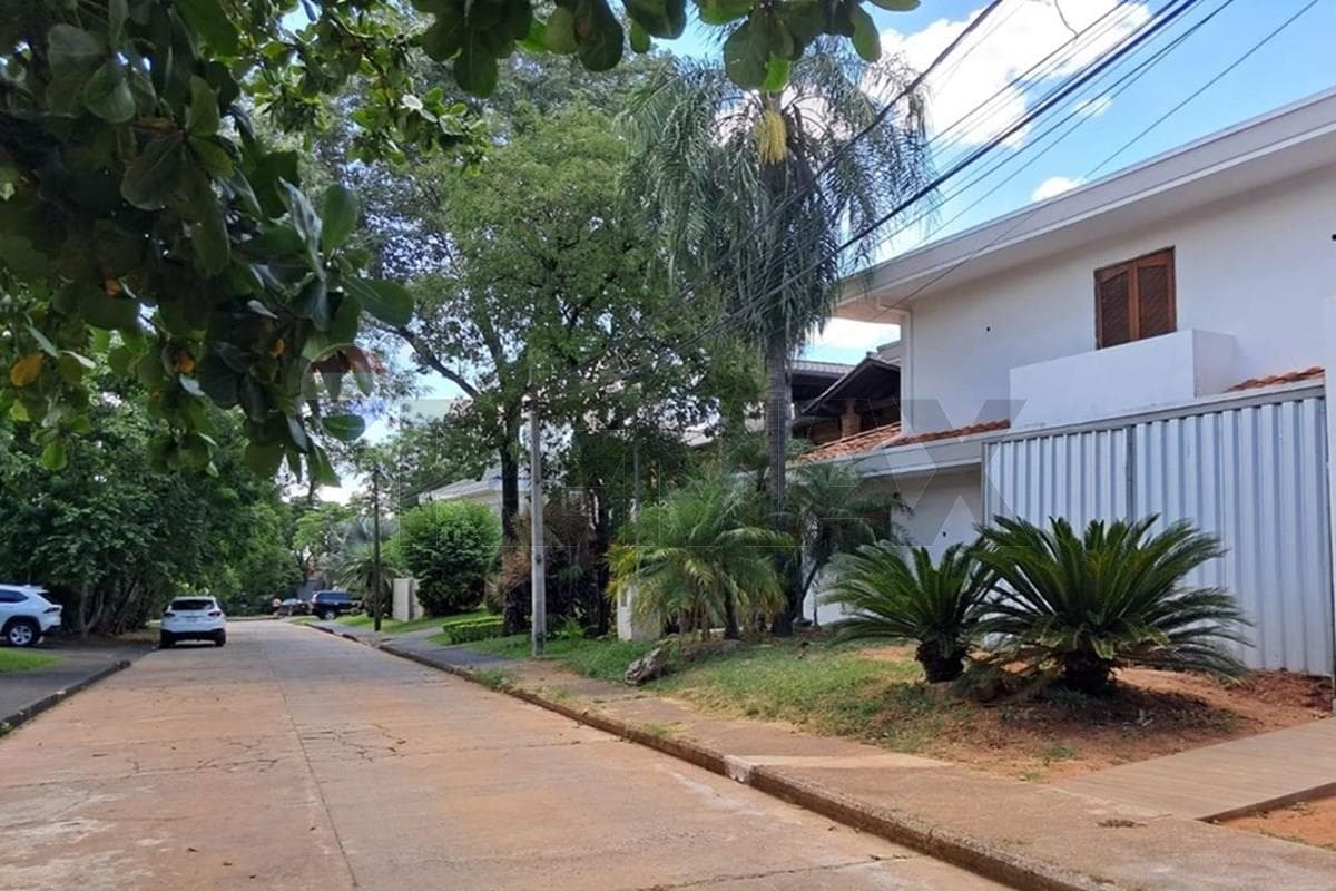 Casa en Avenida Silvio Pettirossi - foto 2