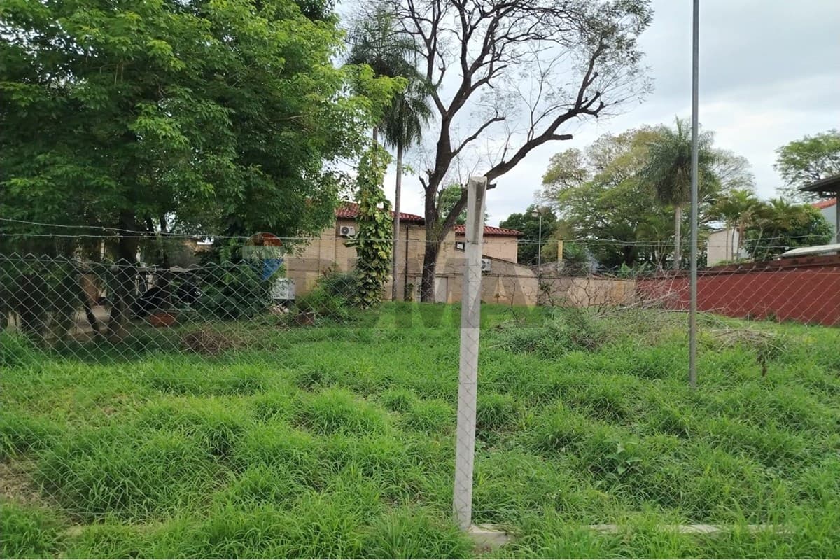 Terreno en Tte. Hipolito Medina c/ Pedro Villamayor - foto 2