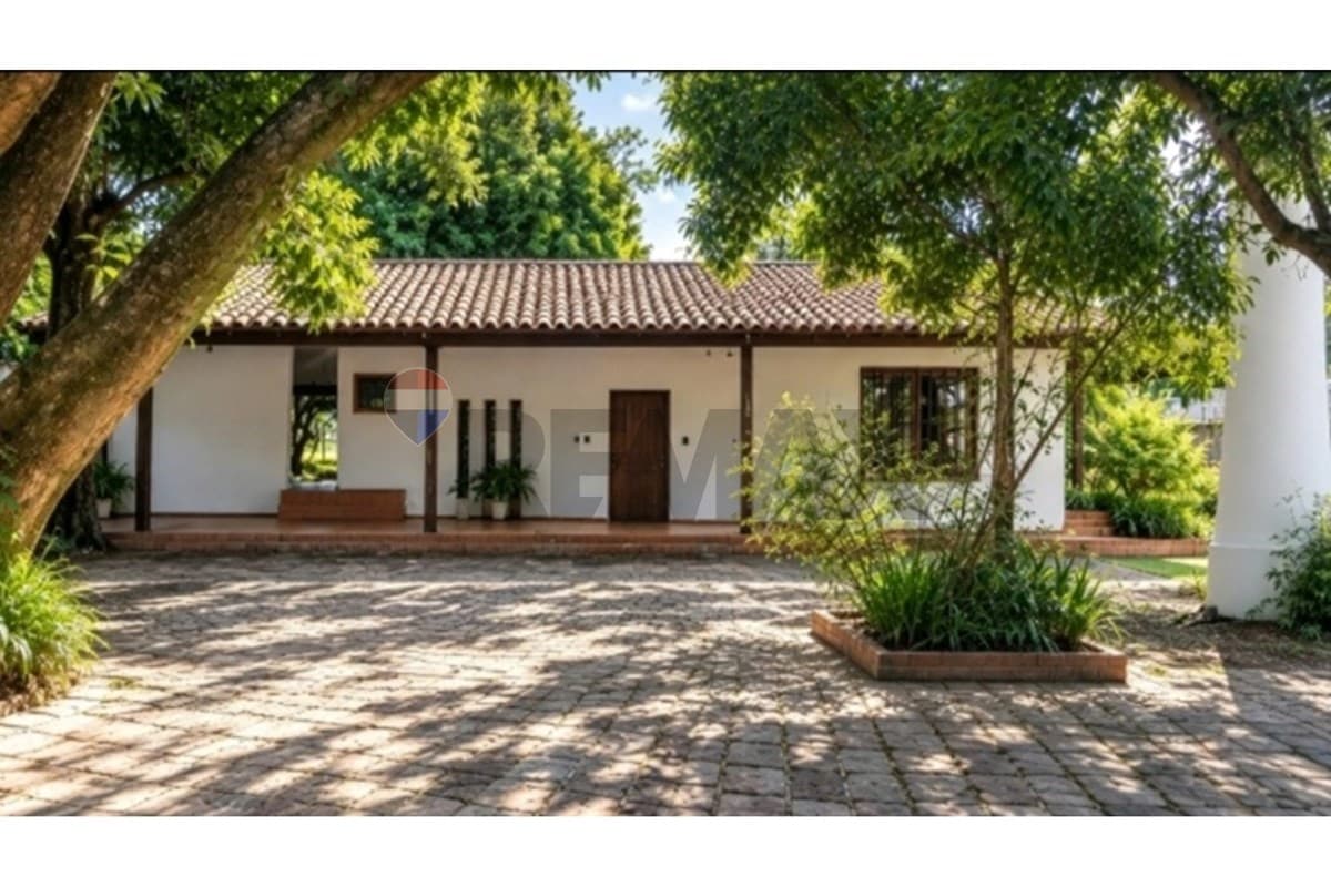 Casa en Dr. Antolín Irala c/ Lapacho
