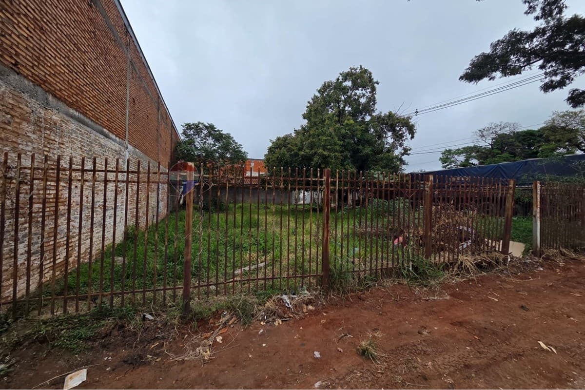 Terreno en Curupayty esq. calle 12
