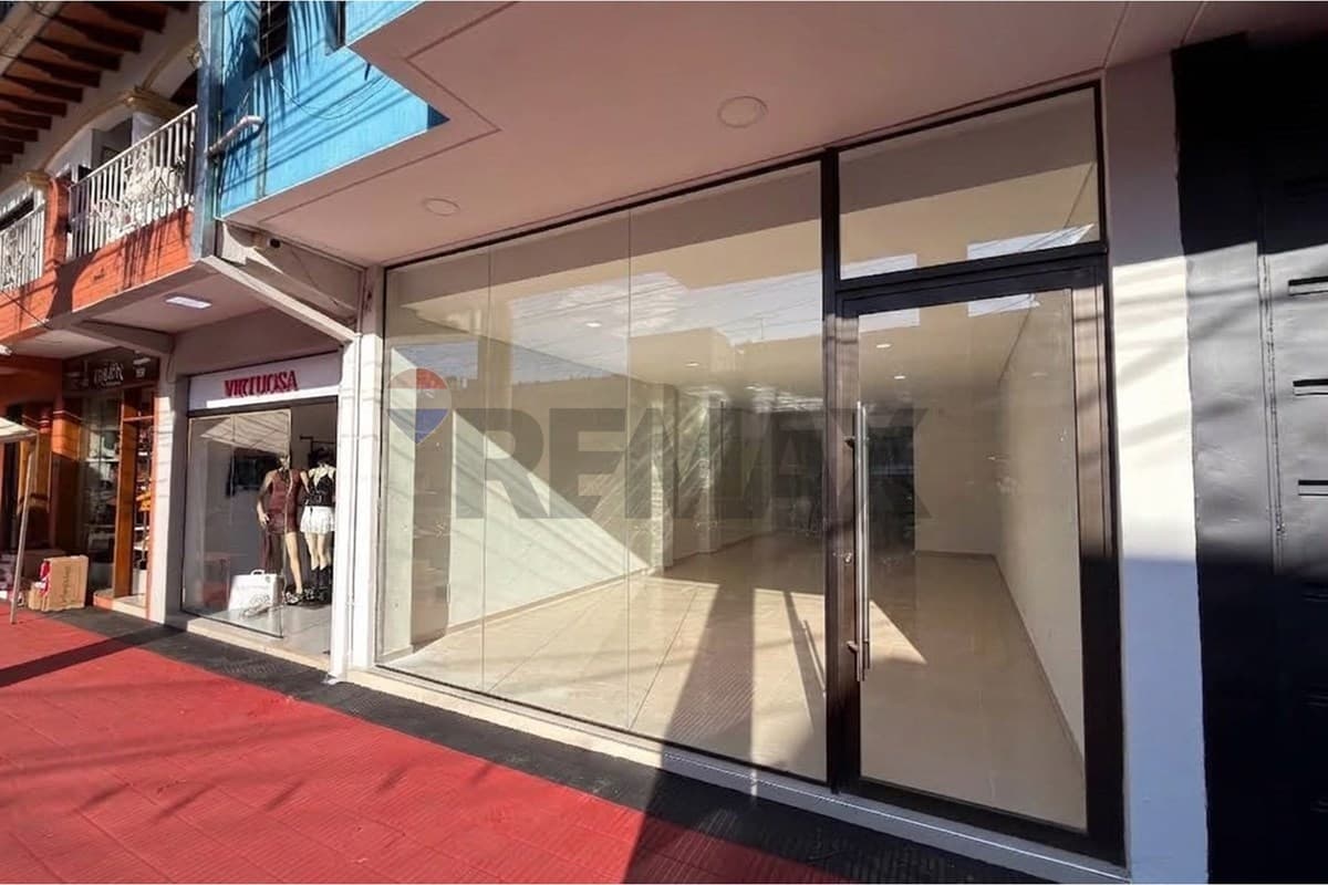 Local comercial en Juan L. Mallorquín c/ Cerro Corá