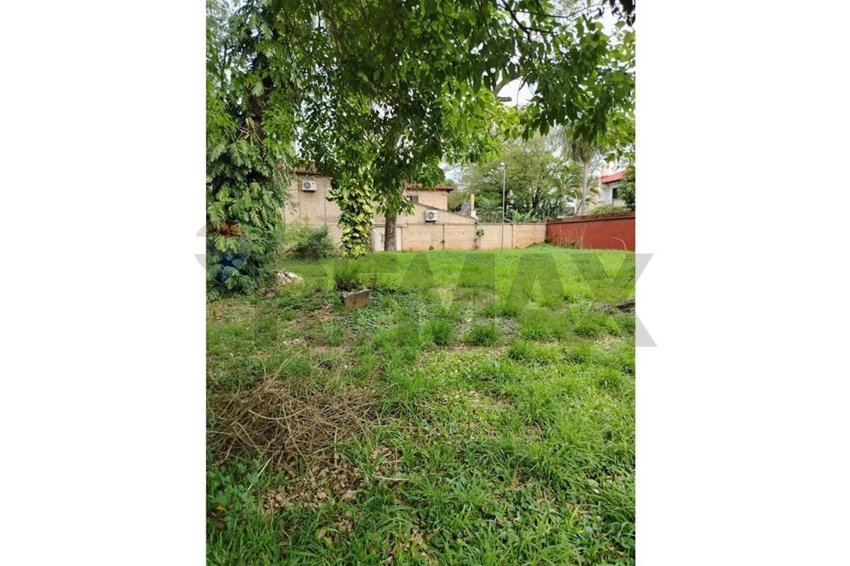 Terreno en Tte. Hipolito Medina c/ Pedro Villamayor - foto 4