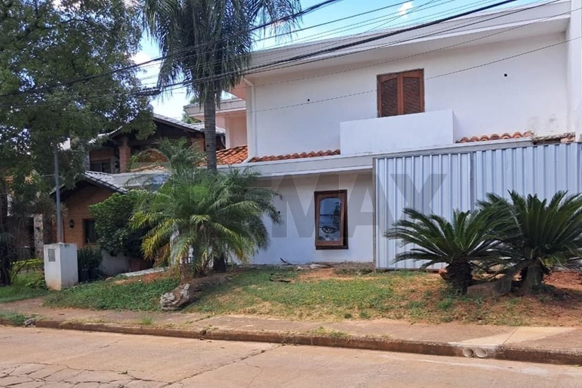 Casa en Avenida Silvio Pettirossi