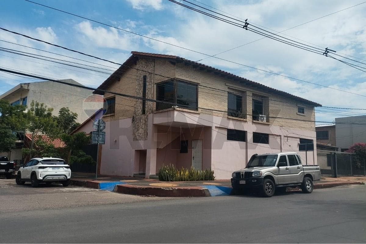 Oficina en Cirilo Antonio Rivarola esq. Mayor Jose Duarte