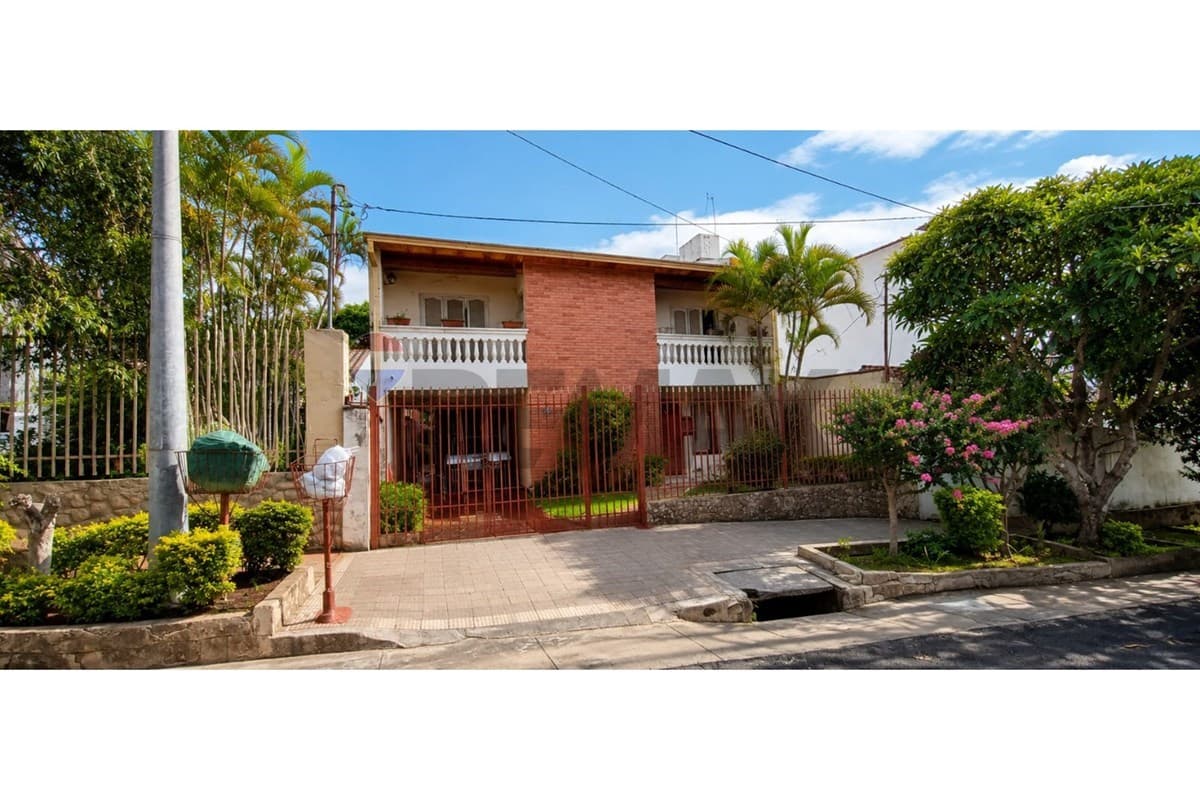 Casa en Rodo y 33 orientales