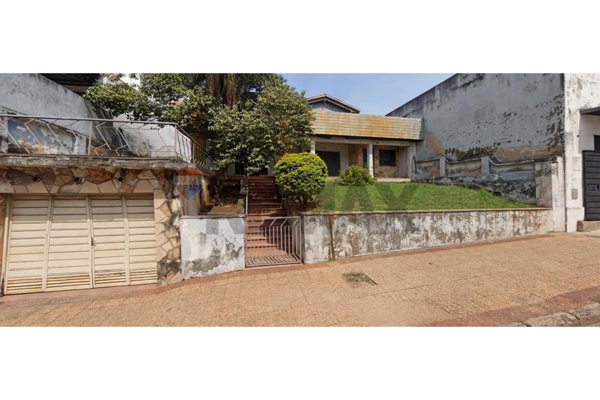 Terreno en Calle Gral Aquino casi Teodoro S Mogelos