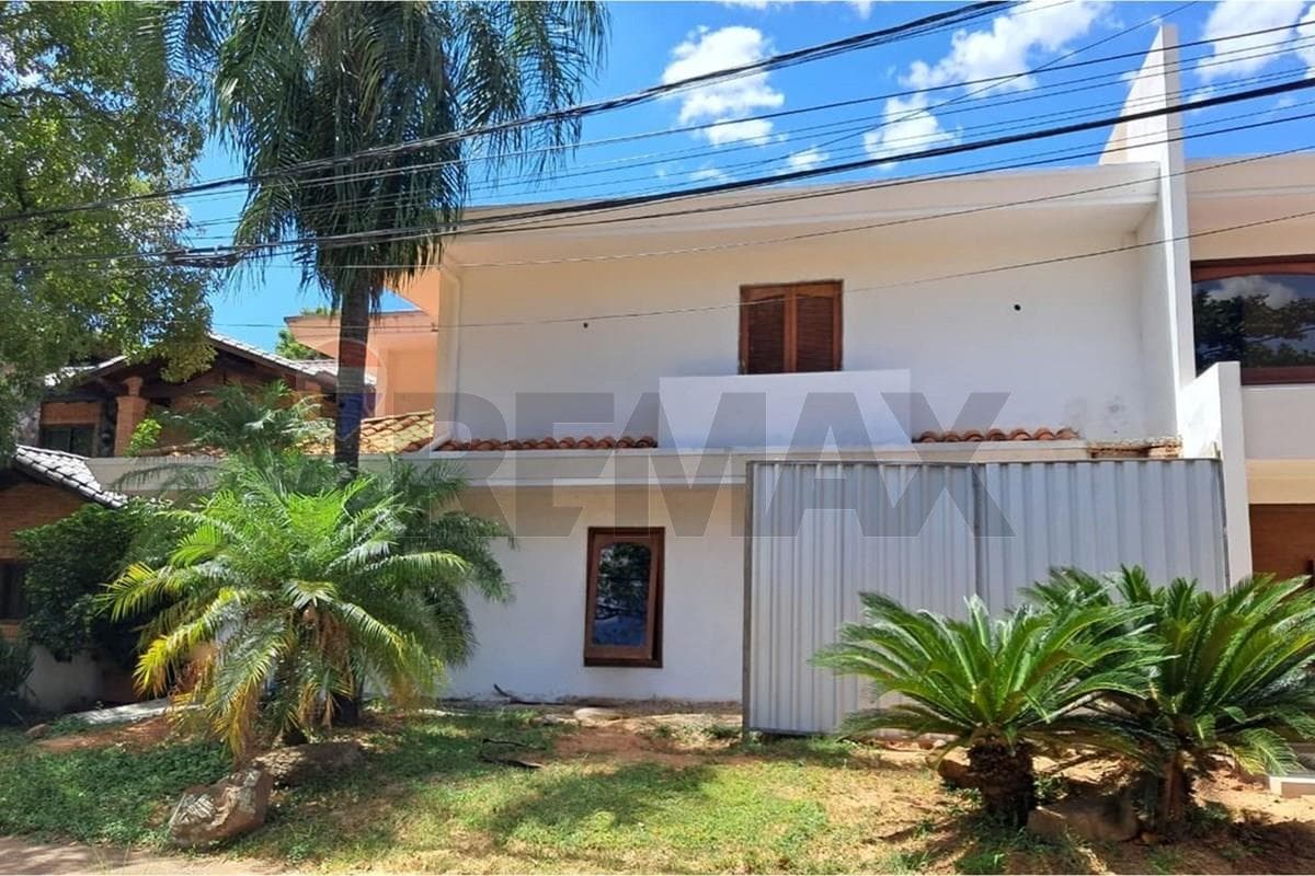 Casa en Avenida Silvio Pettirossi - foto 3