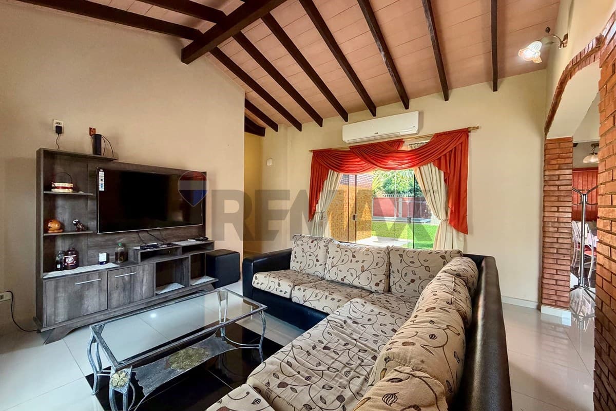 Casa en Avenida Orlando Matteucci - foto 4