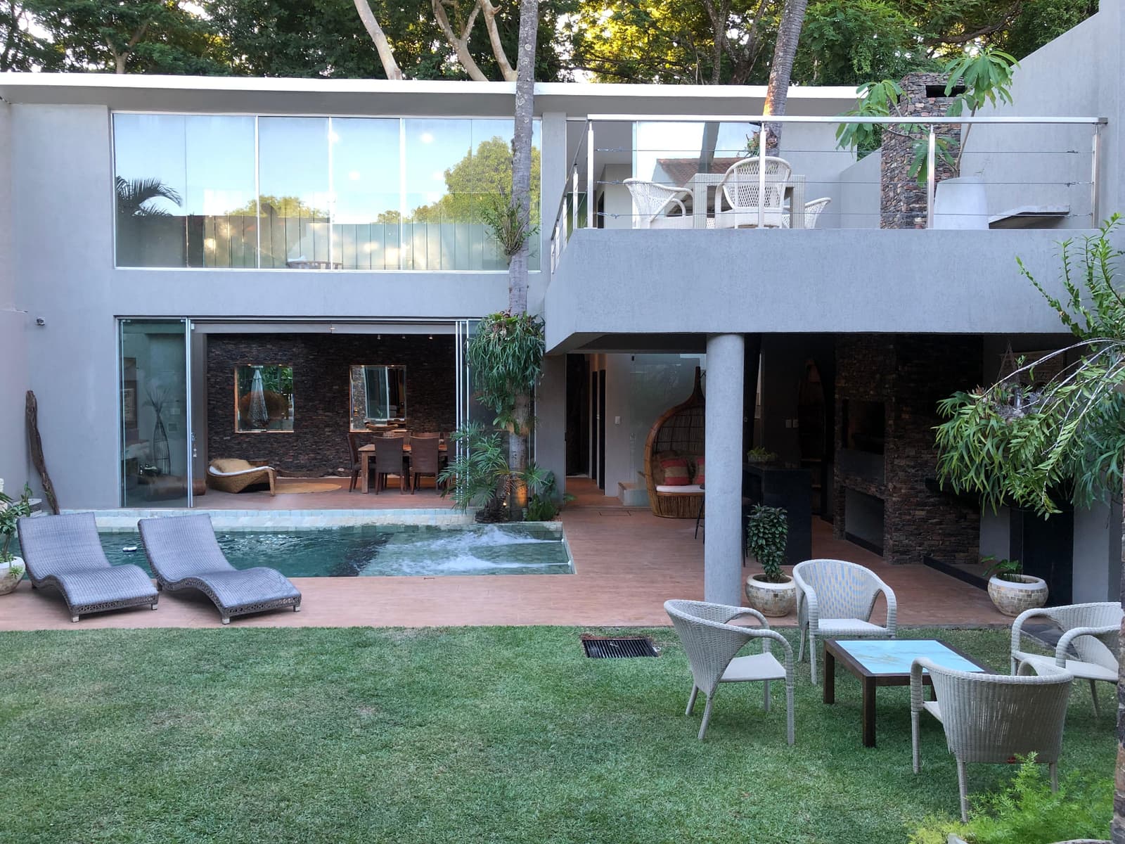 Casa en Charles De Gaulle & Alfredo Seiferheld