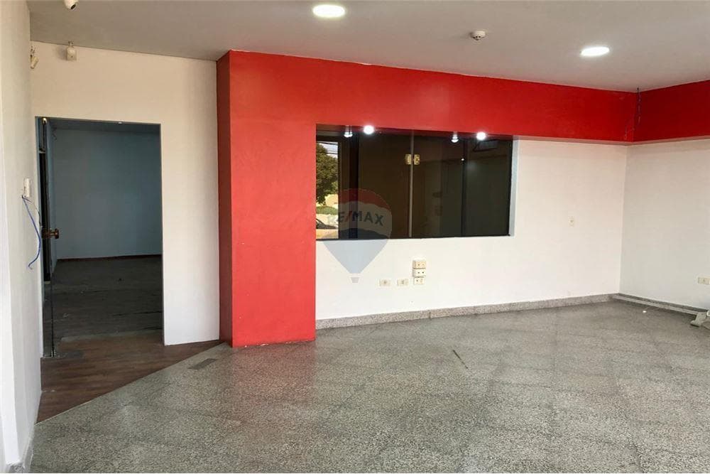 Local comercial en Avenida Mariscal José Félix Estigarribia & Ciencias Veterinarias - foto 6