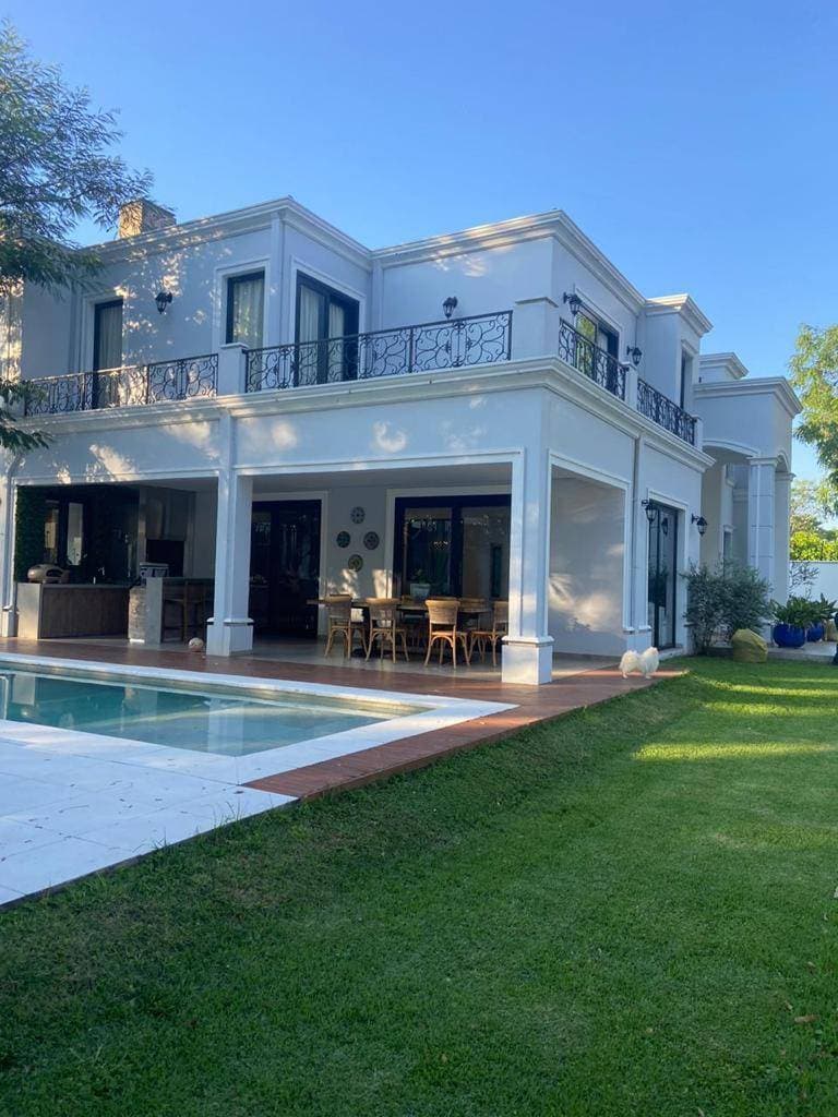 Casa en General Patricio Escobar & Coronel Francisco Martínez - foto 8