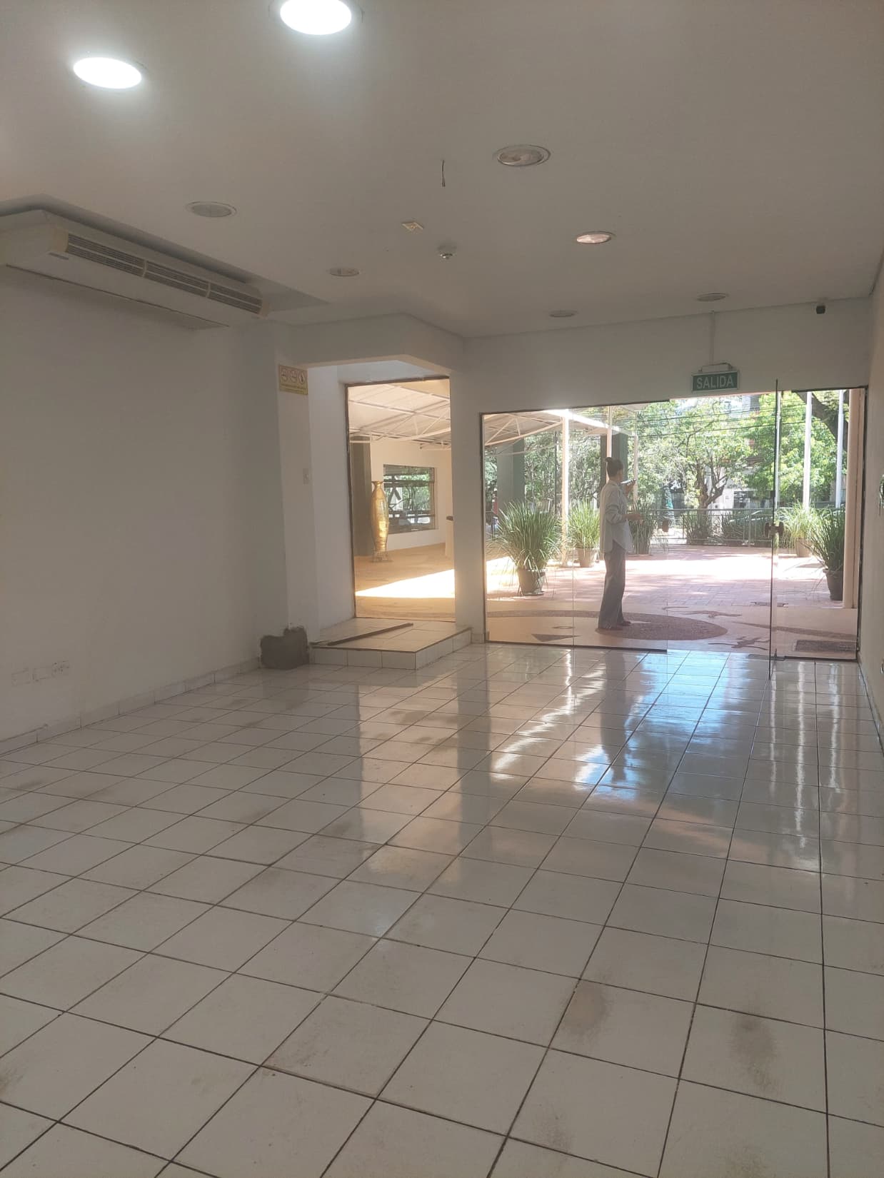 Local comercial en Villa Morra, Asunción - foto 2