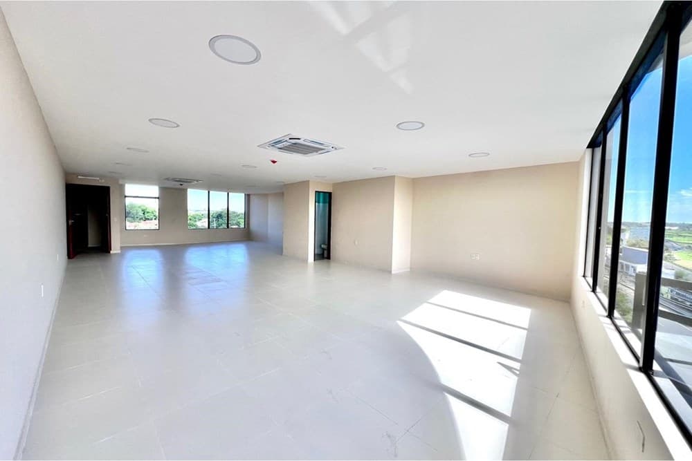 Local comercial en Av. Gral. Aquino - foto 4
