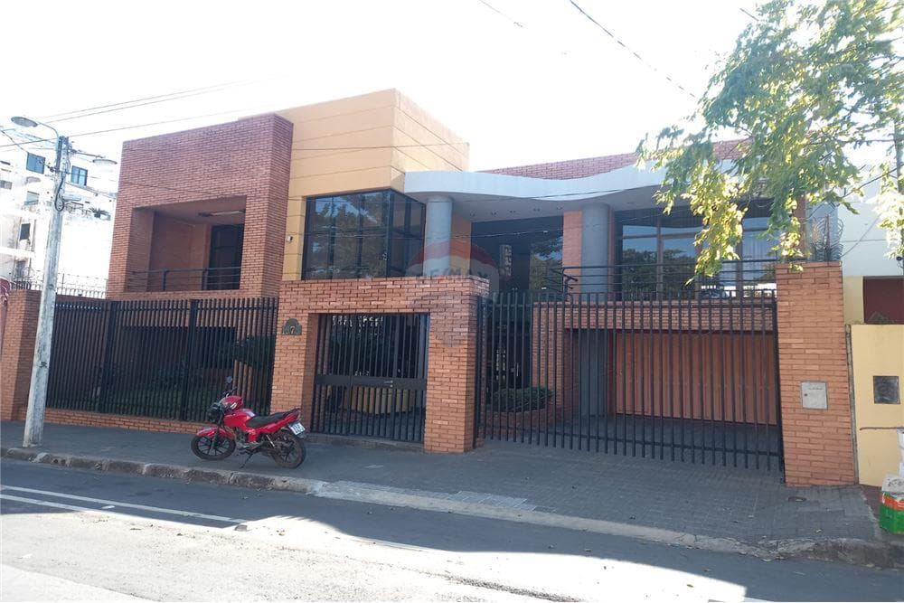 Oficina en Eligio Ayala y
