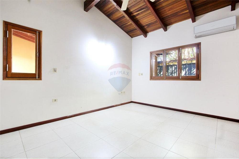 Casa en Oscar Escobar casi G Oscar Escobar casi Genaro Romero - foto 10