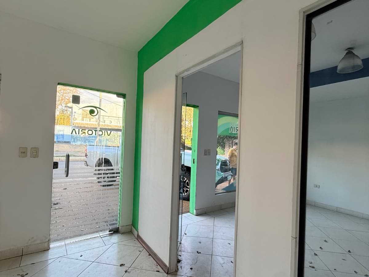 Local comercial en Teniente Américo Pico - foto 8
