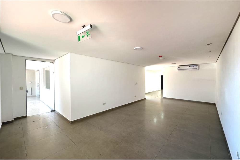 Local comercial en Cerro Corá & General Elizardo Aquino - foto 4