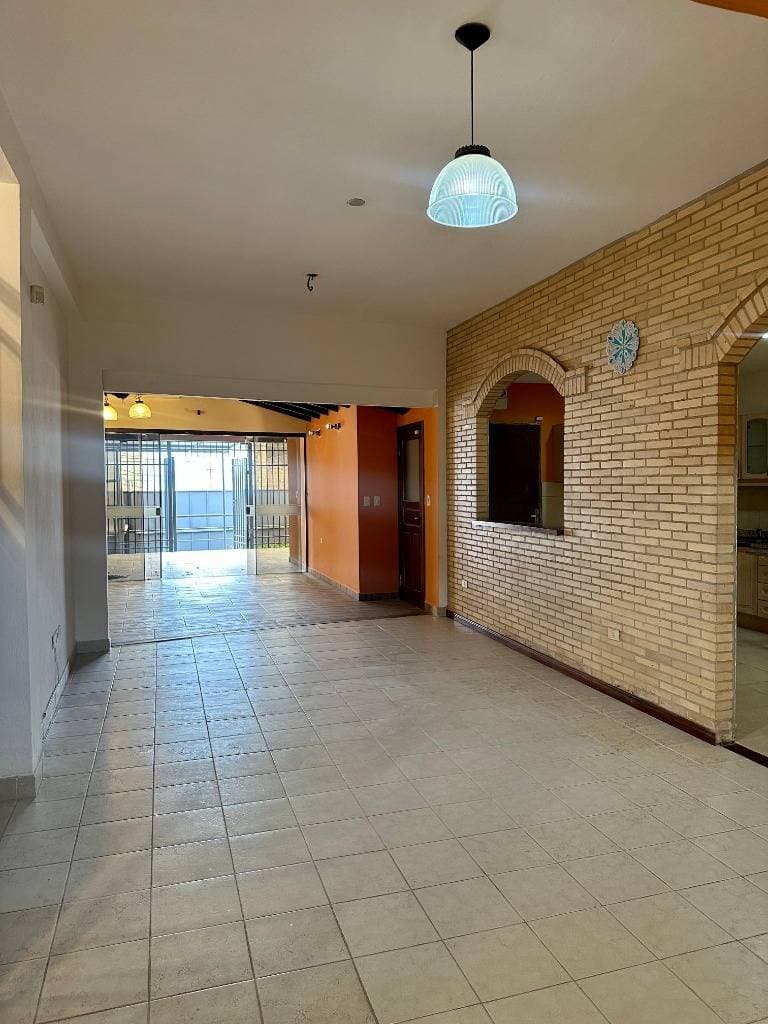 Casa en Valois Rivarola 642 - foto 4