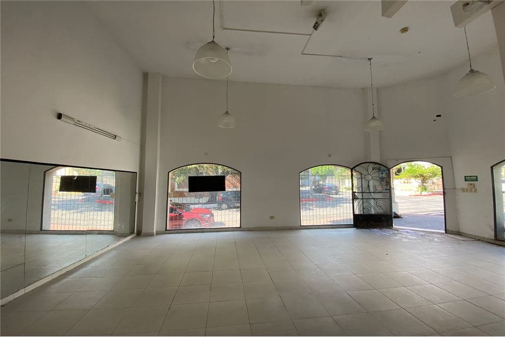 Local comercial en José Berges - foto 4