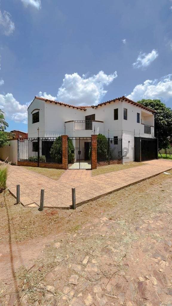 Casa en PF3X+QJ8 Luque