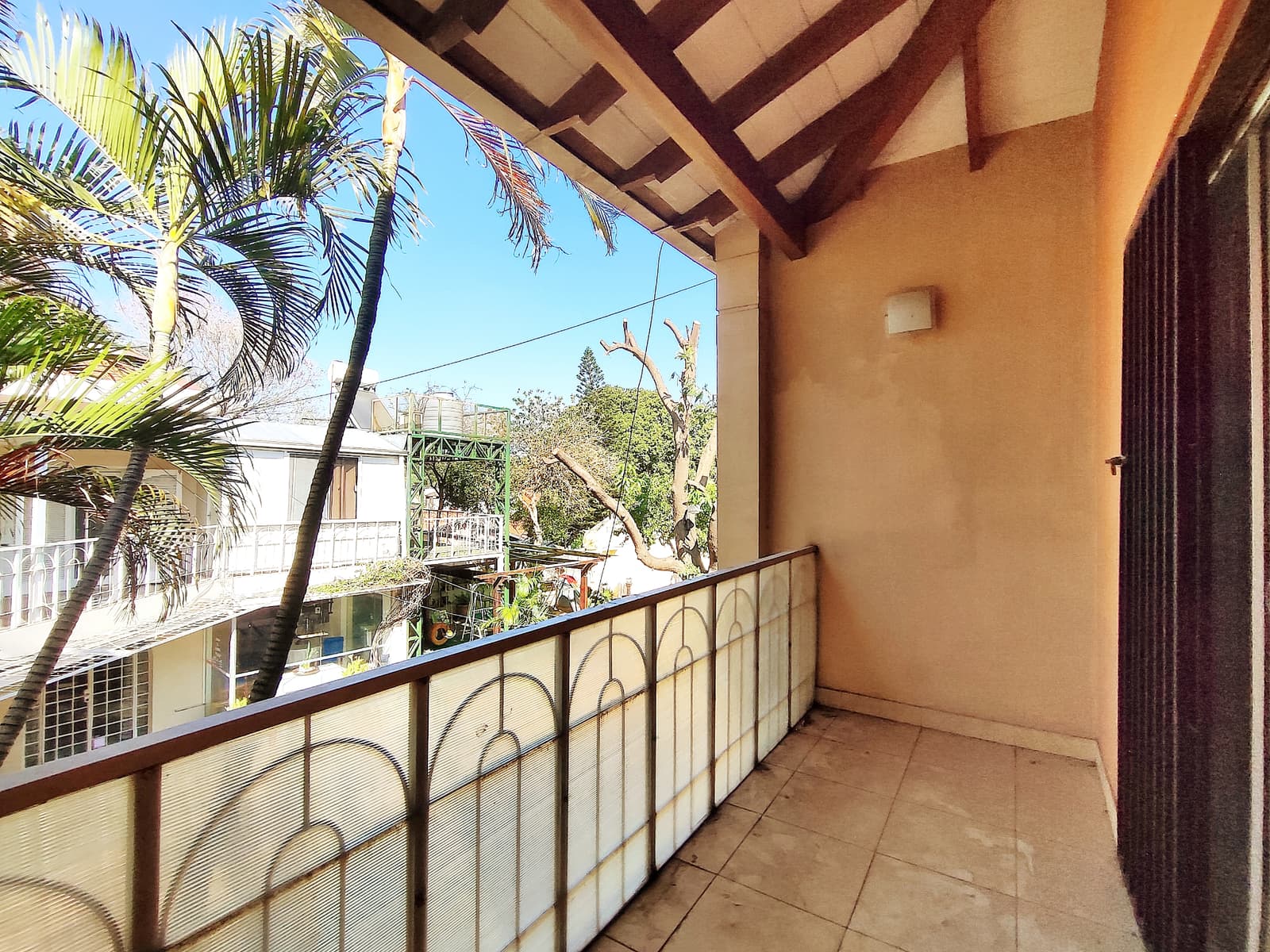 Casa en Avenida José Felix Bogado & Monseñor Juan Moleón Andreu - foto 2