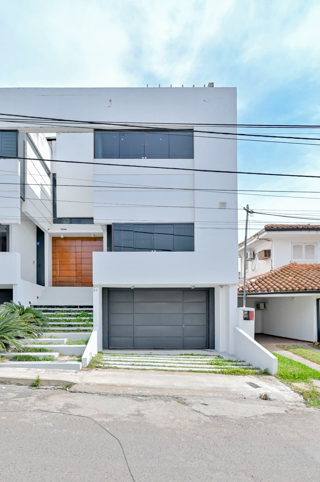 Casa en Prof. Romulo feliciangeli entre Luis Enrique Migone y Agustín Pío Barrios
