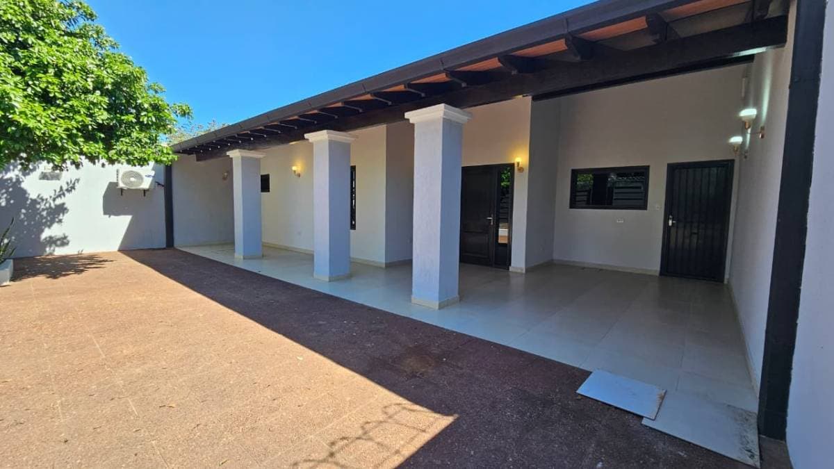 Casa en Fernando de la Mora, Central - foto 3
