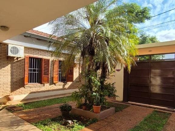 Casa en Avenida Los Cedros