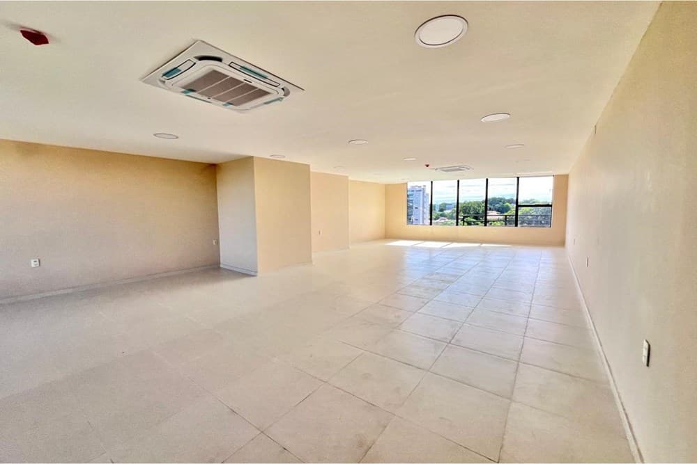 Local comercial en Av. Gral. Aquino - foto 3