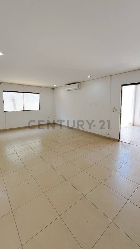Casa en PF3X+QJ8 Luque