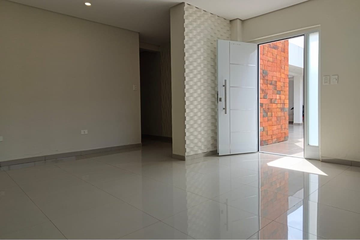 Casa en Teniente Ettiene & 11 de noviembre - foto 2