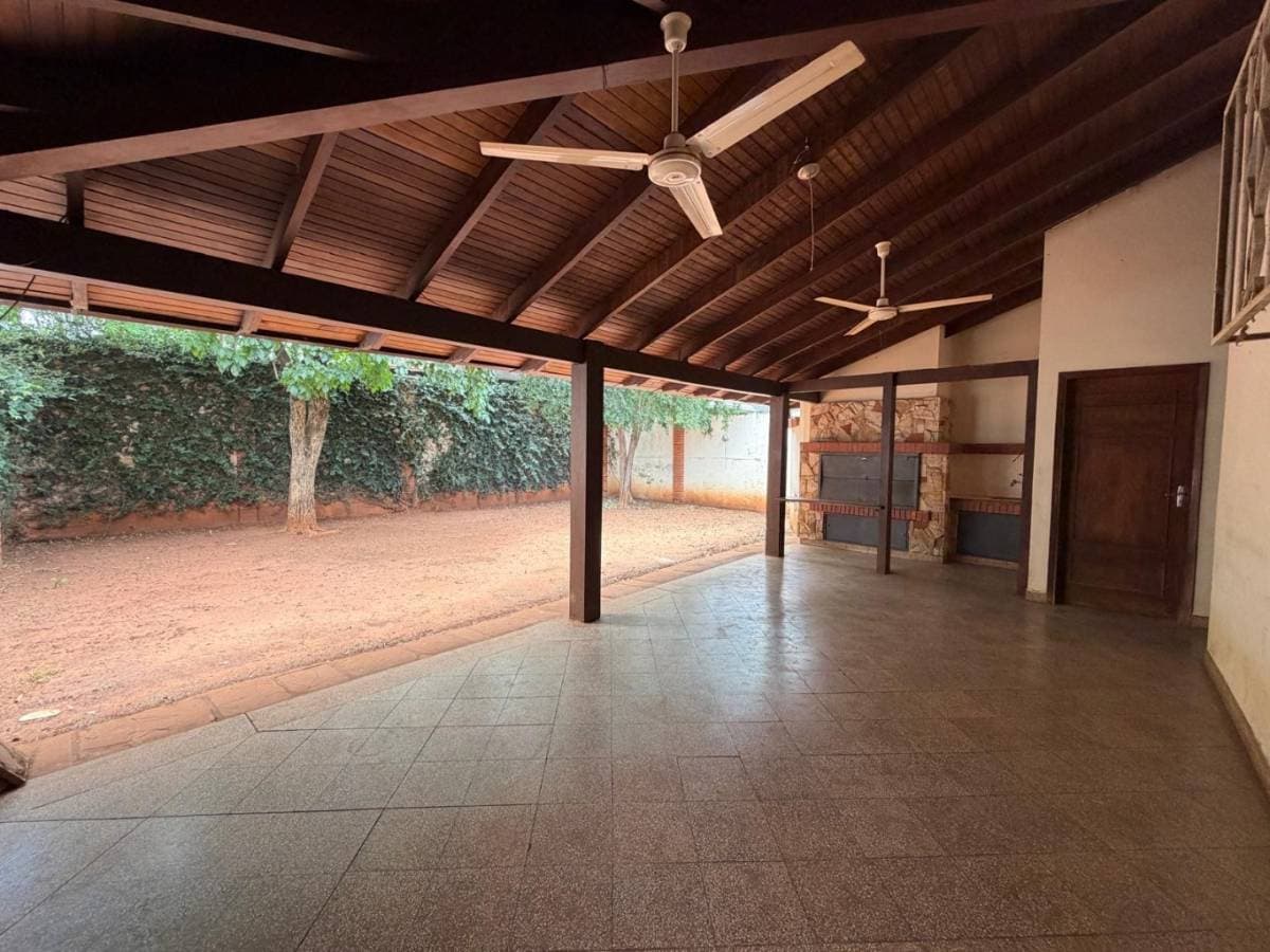 Casa en Avenida Santísima Trinidad & Prof. Dr. Francisco Fernández - foto 2