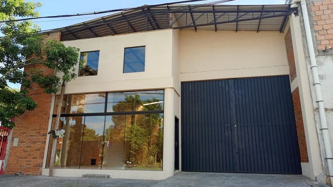 Tinglado/Depósito en Avenida Las Residentas