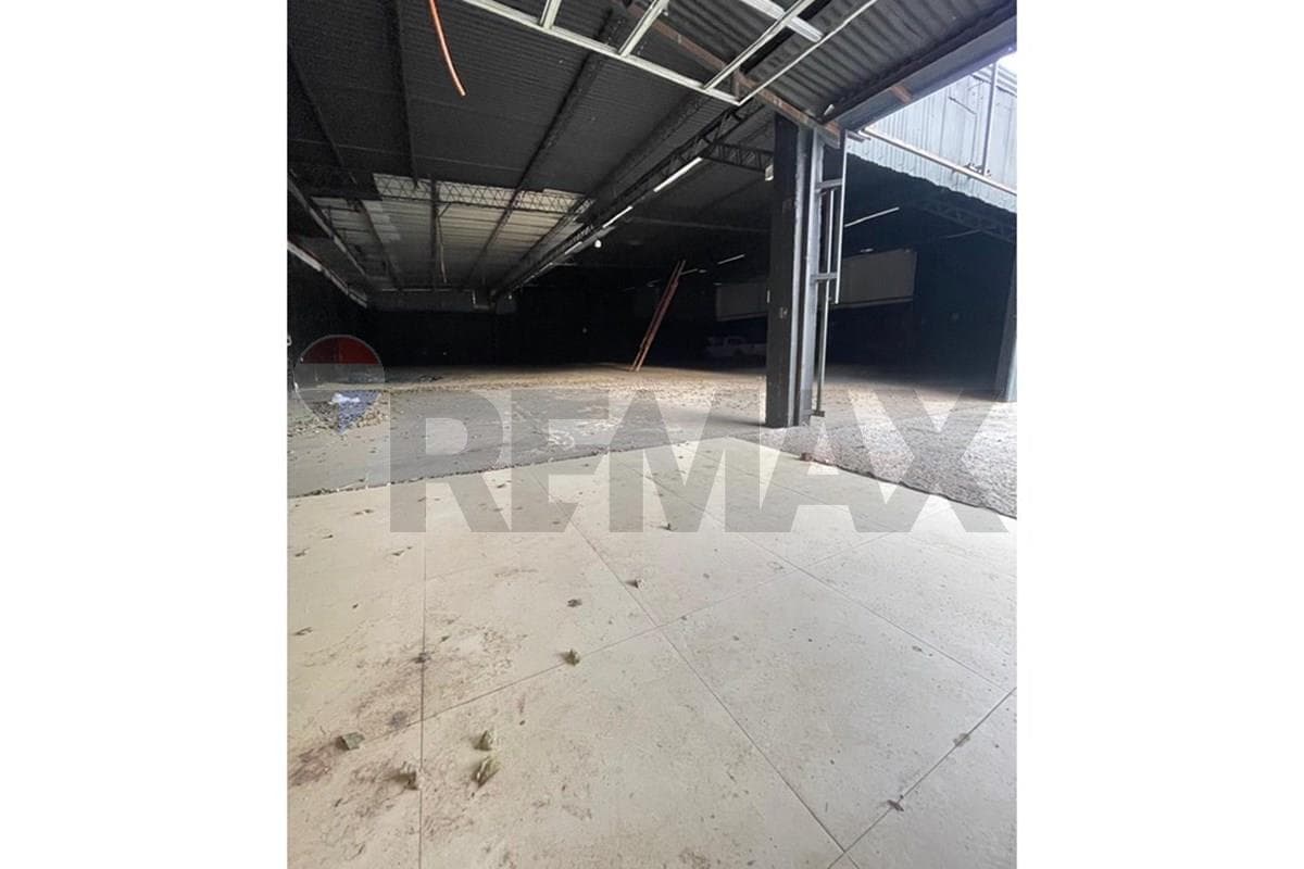 Local comercial en R. I. 3 Corrales - foto 6