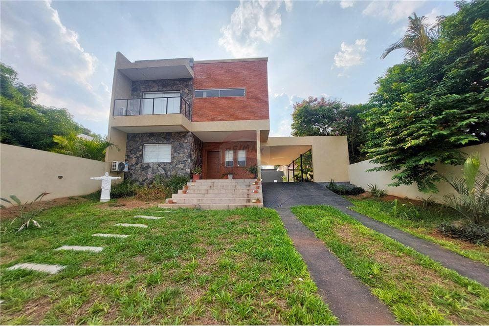 Casa en Luque Primer Barrio