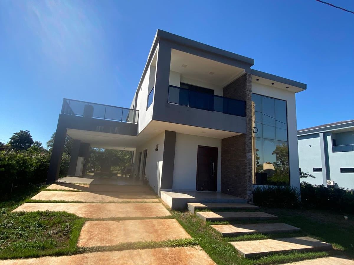 Casa en Ribera Acaray
