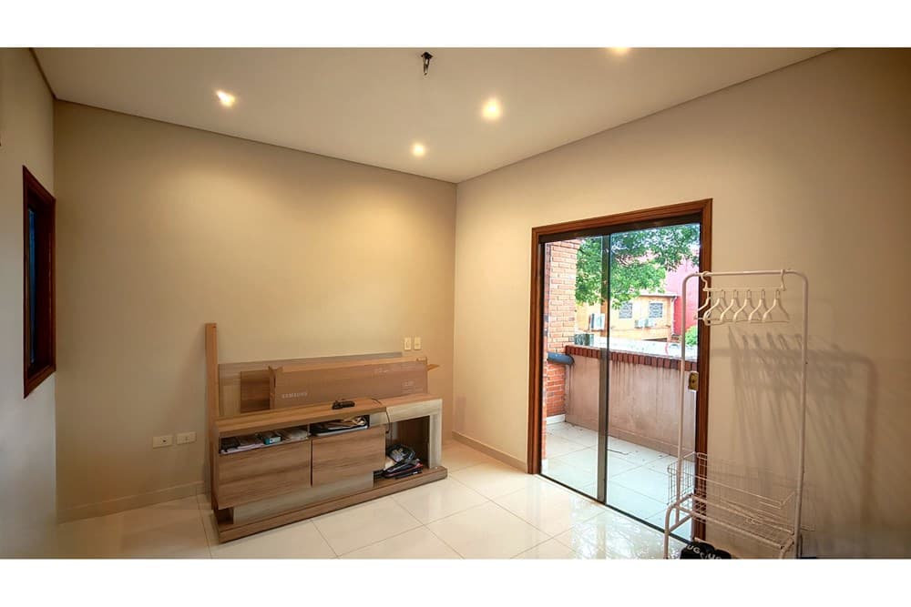 Casa en Narciso R. Colmán - foto 8