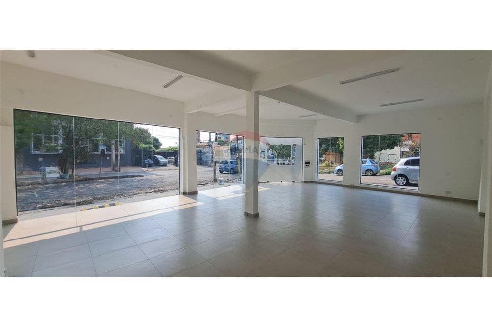 Local comercial en Mariscal Lopez - foto 2