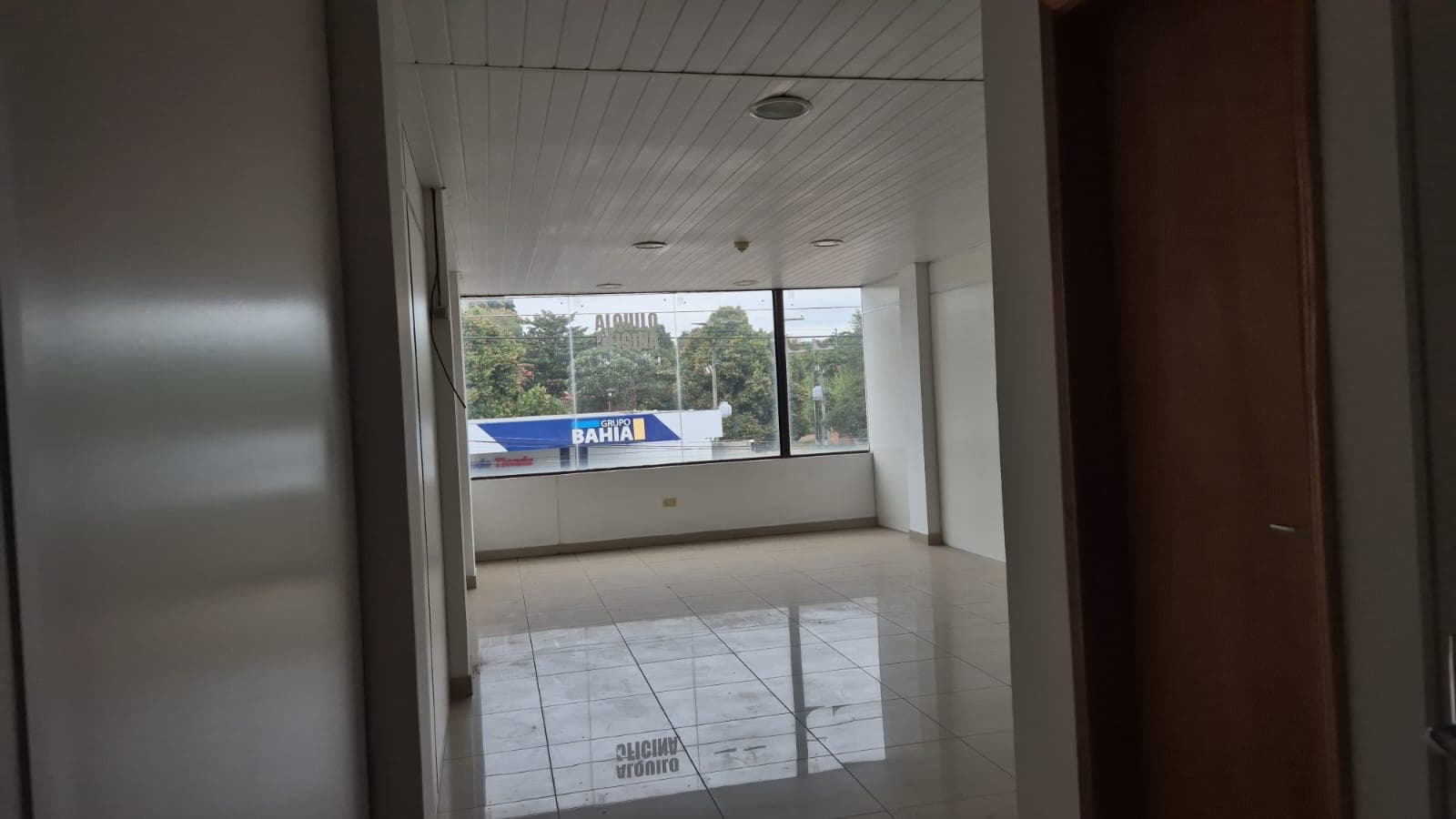 Local comercial en Avenida Cacique Lambare - foto 4