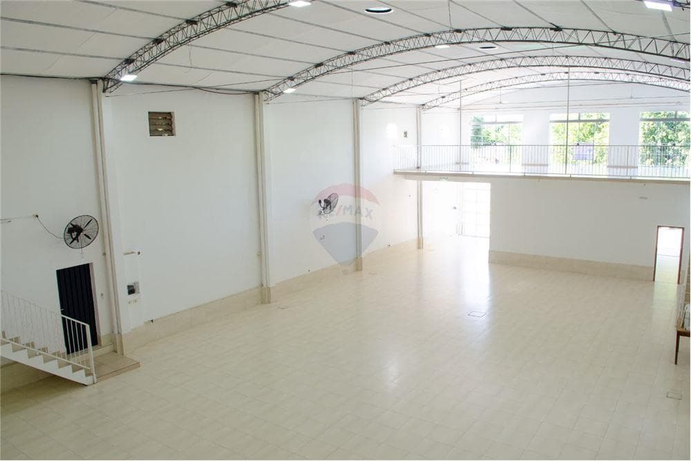 Local comercial en Sobre la calle Teniente Molinas - foto 3