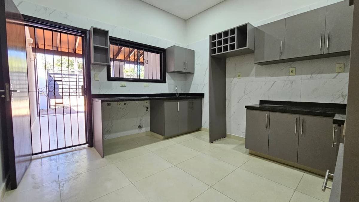 Casa en Fernando de la Mora, Central - foto 6
