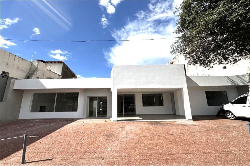 Local comercial en Cerro Corá & General Elizardo Aquino
