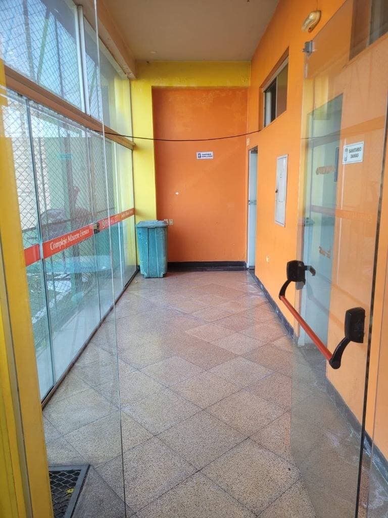 Local comercial en Av. Enrique Von Poleski c/ 24 de junio - foto 8