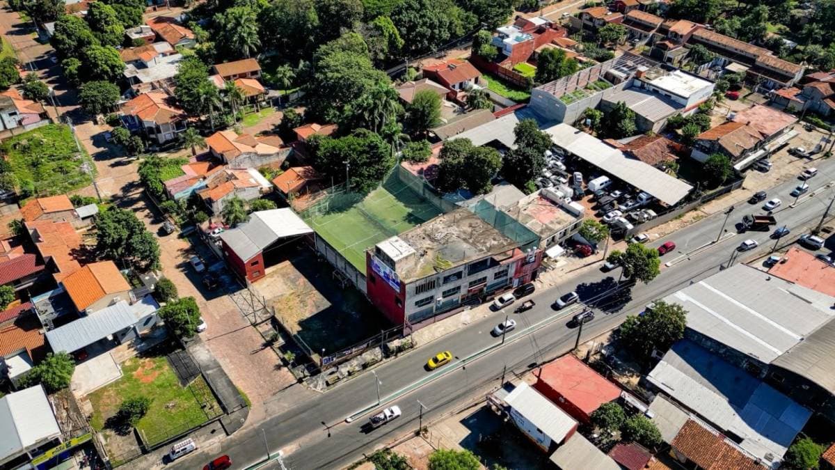 Local comercial en Av. Enrique Von Poleski c/ 24 de junio