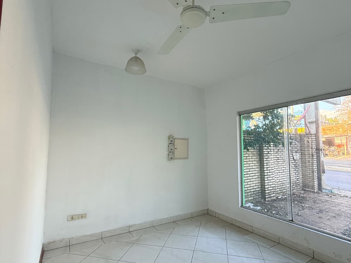 Local comercial en Teniente Américo Pico - foto 10