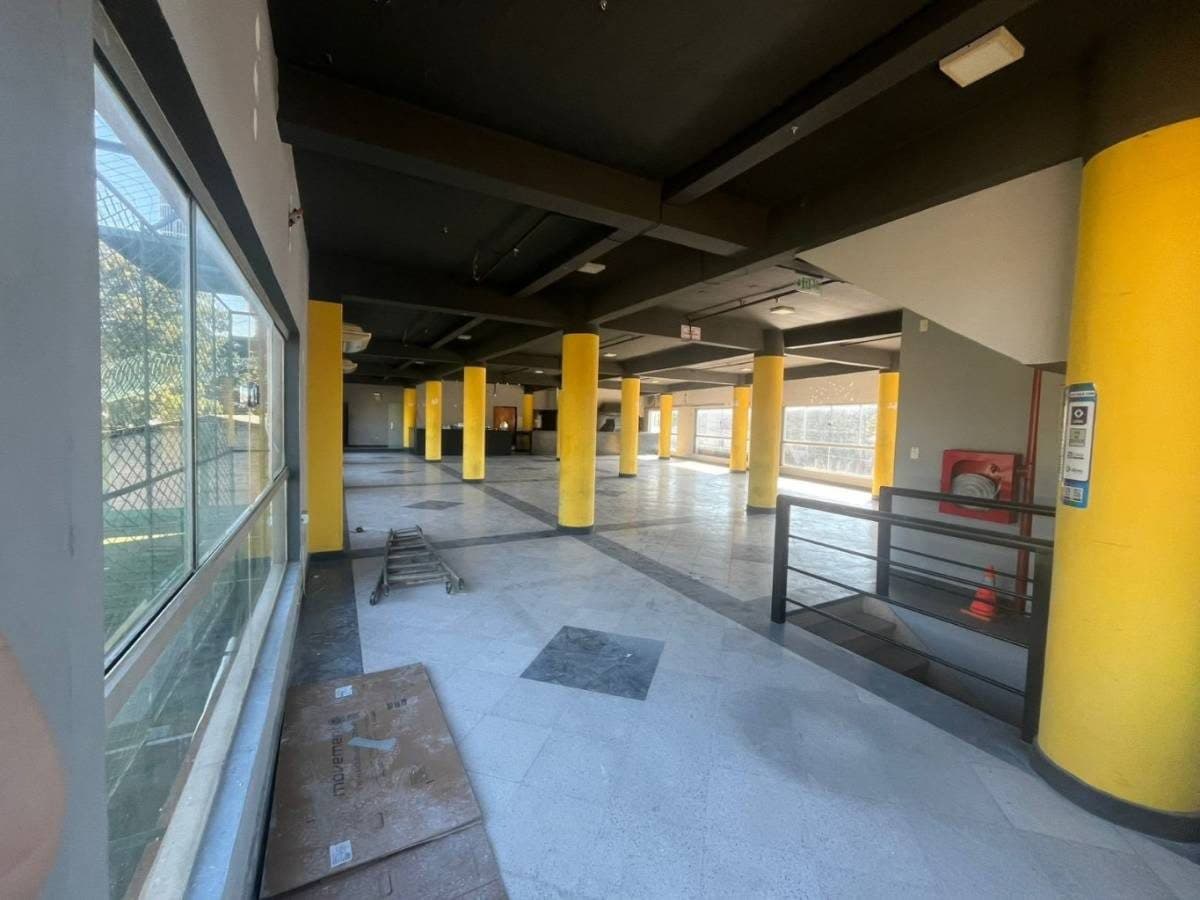 Local comercial en Av. Enrique Von Poleski c/ 24 de junio - foto 8