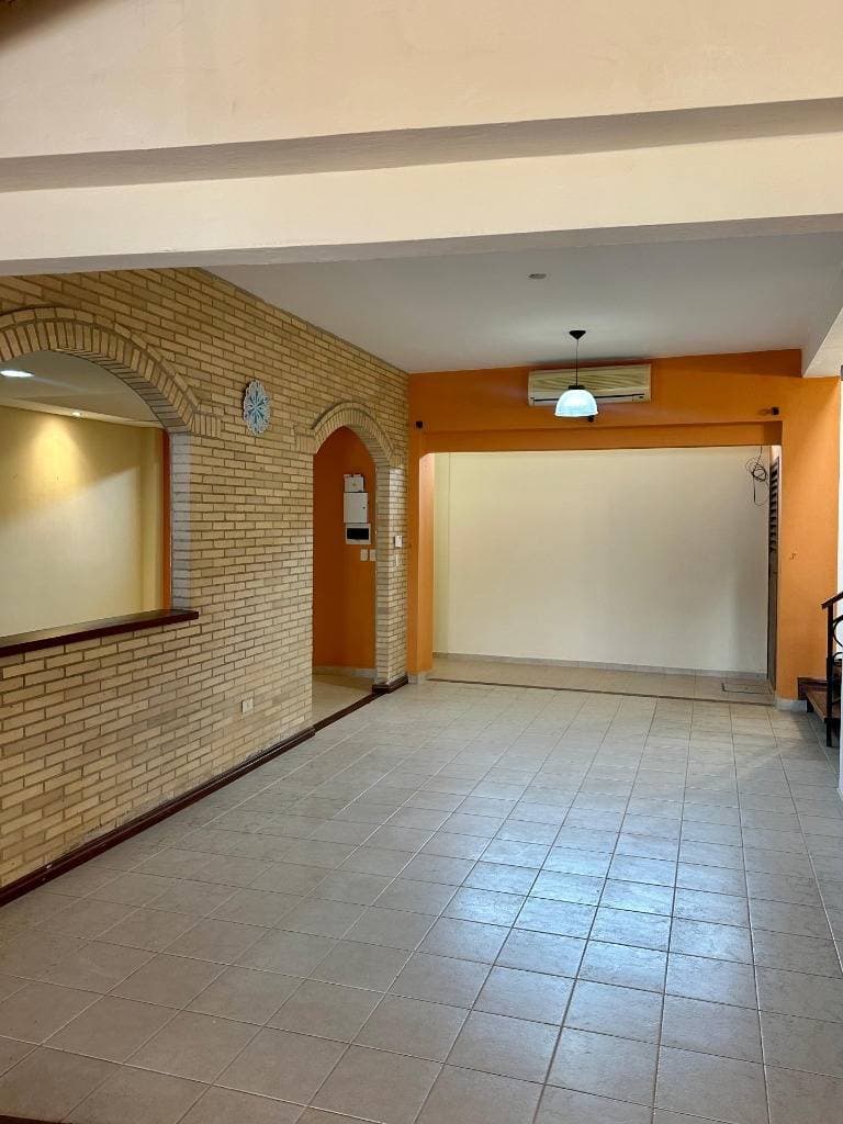 Casa en Valois Rivarola 642 - foto 2