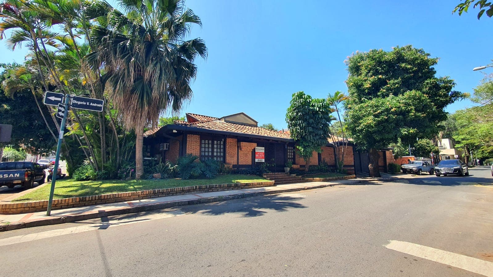 Casa en Olegario Víctor Andrade & Raul Carmona