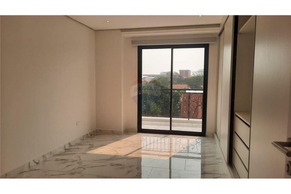 Departamento en Edificio Emperador